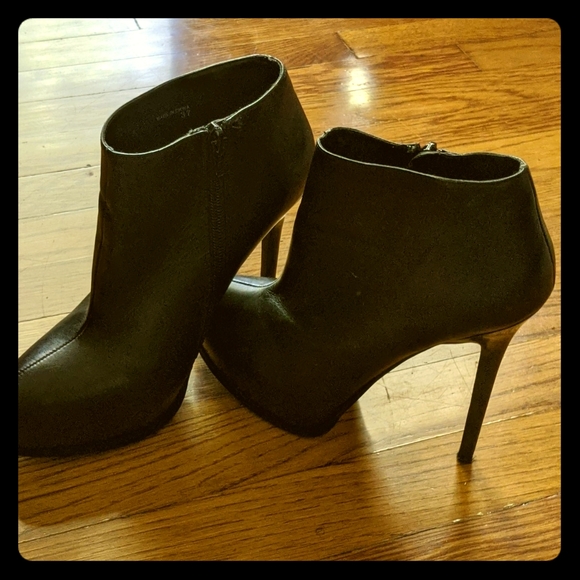 Aldo Black Bootie - Picture 1 of 2